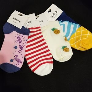 4 PAIRS OF ANKLE SOCKS